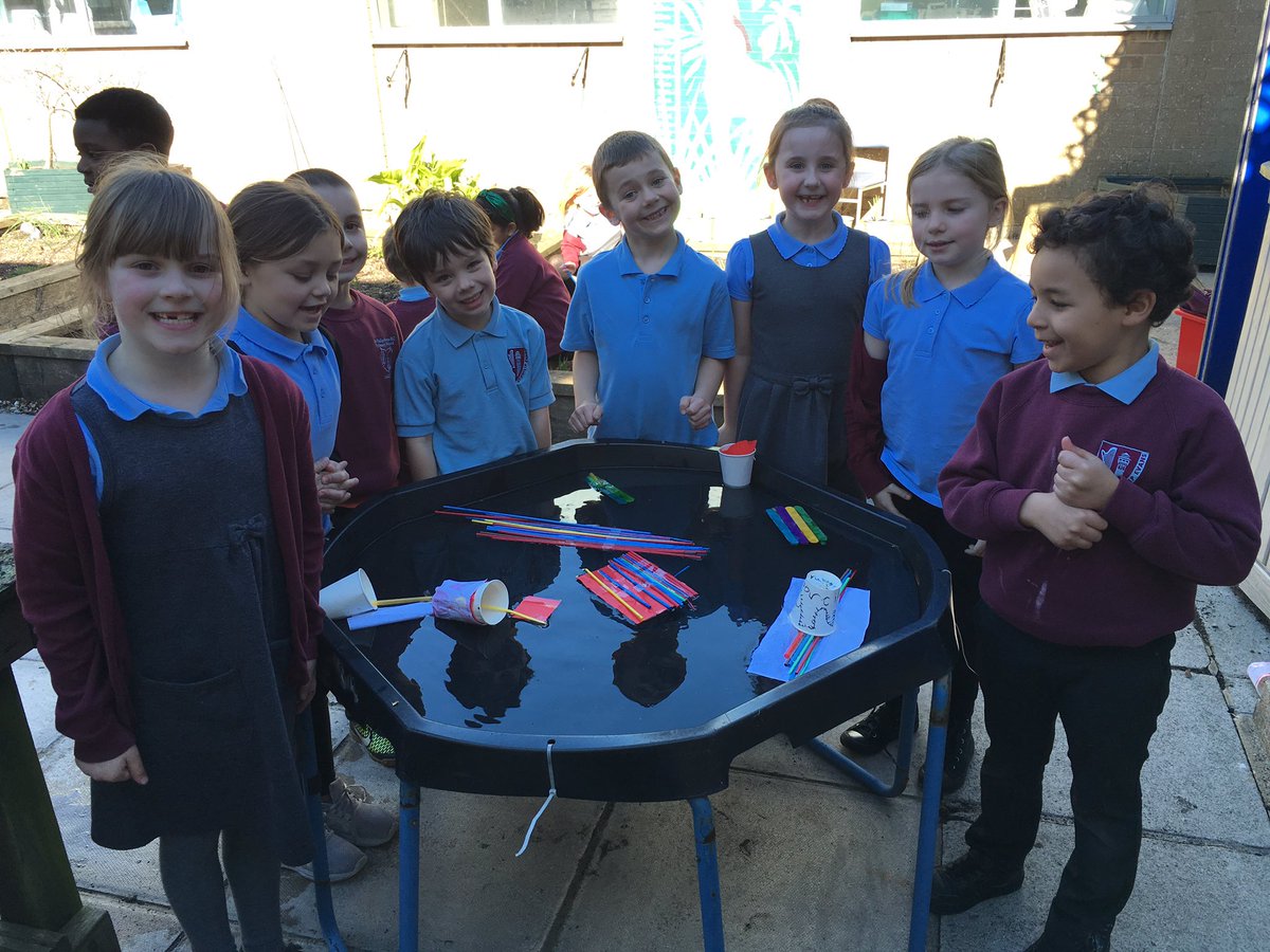 Stphilipevanspr's tweet photo. Year 2 have been experimenting with materials that sink and float as part of our STEM challenge to make a floating raft #STEM #SPEScience https://t.co/devGlu2Tfz