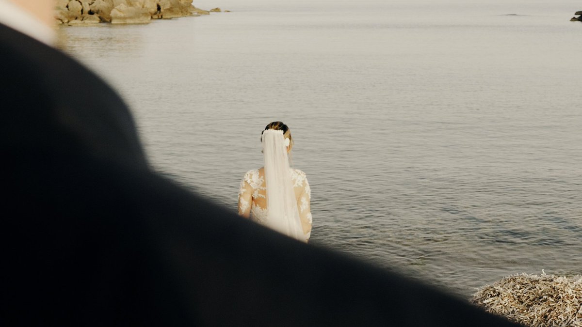 I'm waiting for you 🟡
#ettoremirarchifilms #destinationwedding #weddingfilmmaker #matrimonioitaliano #couplegoals #bride #groom #weddinginitaly #getmarriedinitaly #love #art