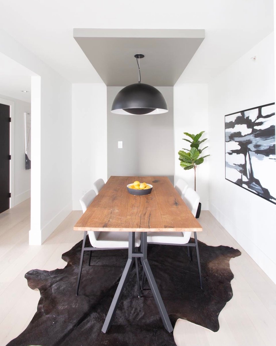 The Powell Residence / Beautiful solutions.
.
Concrete Ceiling? NO PROBLEM! A wall to ceiling panel detail not only frames this dining space, but doubles as a method to conceal electrical to introduce a Dining Room Pendant!
.
@julierowphoto.interiors