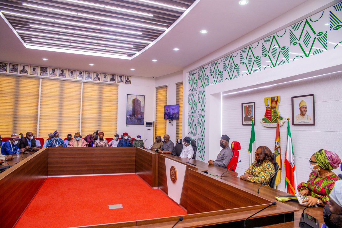 This morning, we welcomed the Honourable Minister of State for Mines and Steel Development, Dr Uchechukwu Sampson Ogah and his entourage, who paid us a courtesy visit. Dr Ogah is in Ibadan to attend a conference organised by the Nigerian Mining and Geosciences Society.