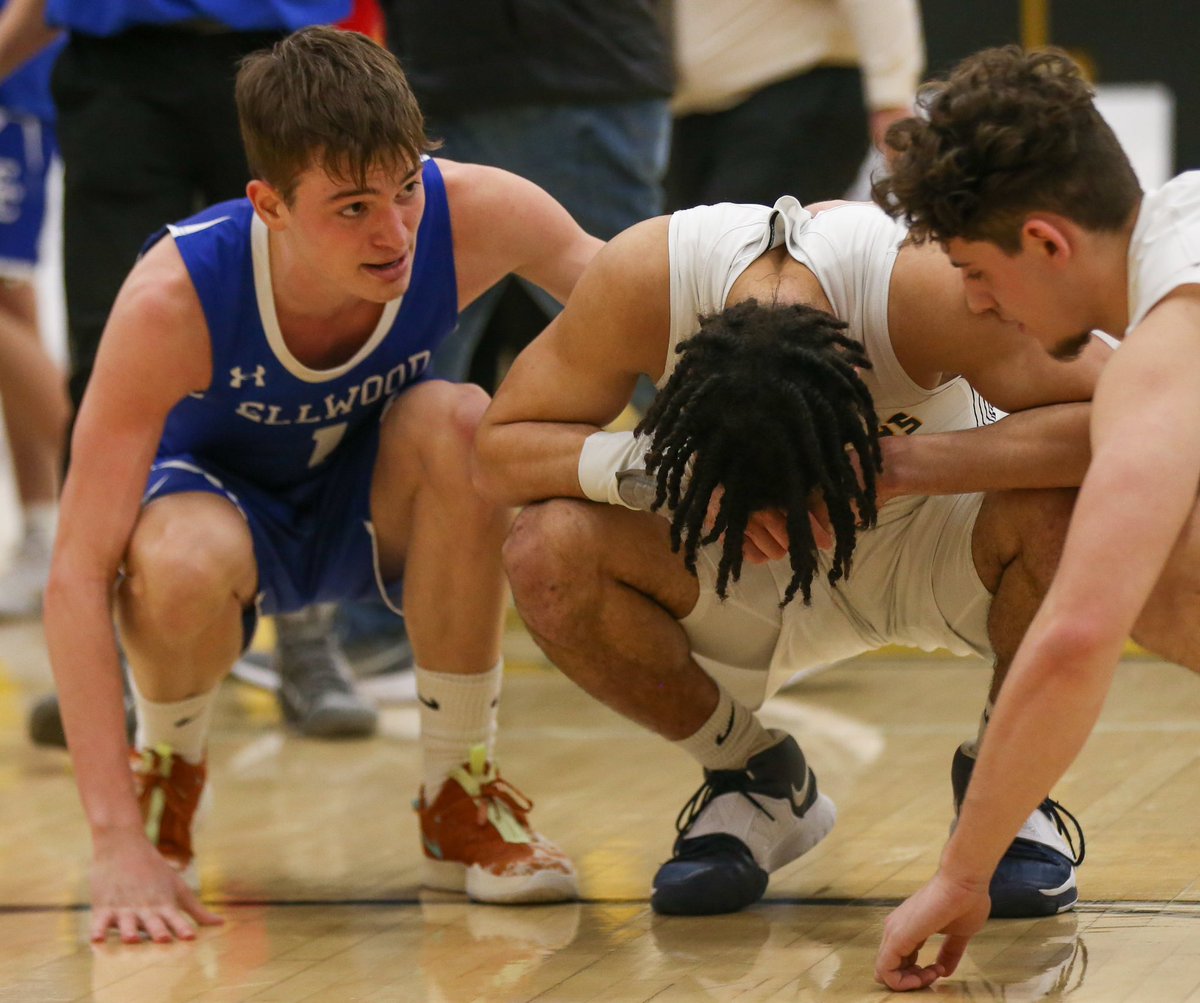 MikeDarnay's tweet photo. sportsmanship can seem lost at times, but last night at the end of the 3A Championship game, it was on display. 

was fantastic to see Ellwood City’s Alexander Roth jump away from his own teams celebration to console South Allegheny’s Antonio Epps at one of his lowest moments 👏🏼 https://t.co/UQrvNSDobc