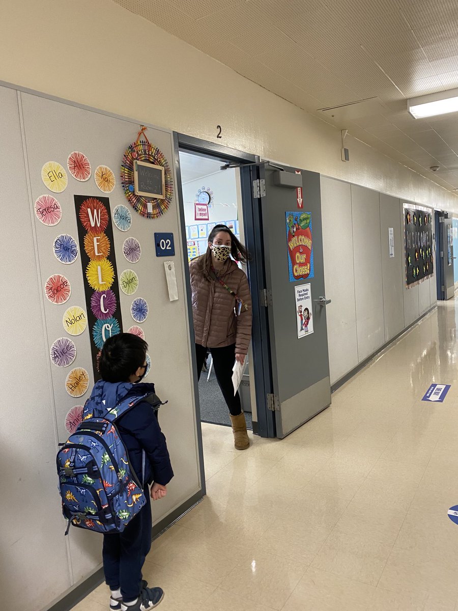 MillbraeSchoolD's tweet photo. Ms. Grady welcomes back her Kinders at Meadows. https://t.co/sYH36g0zqm