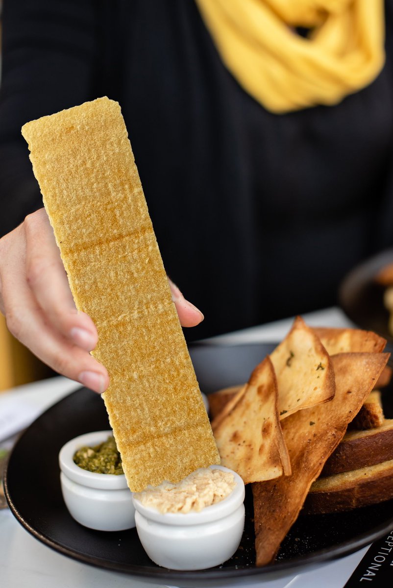 CapitalCrisps's tweet photo. You’re gonna need a bigger dip.

Our long chip crisps are so satisfying to dunk. Find us on Ocado and Amazon. Physical stores vary. https://t.co/cAbnbeDv5I