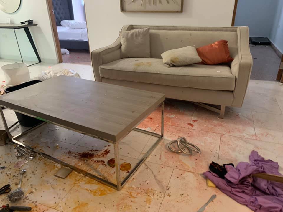 JugandoPelotaPR's tweet photo. Turistas vandalizan apartamento de alojamiento en Viejo San Juan. #JugandoPelotaDura https://t.co/HpfZ5lbAKM