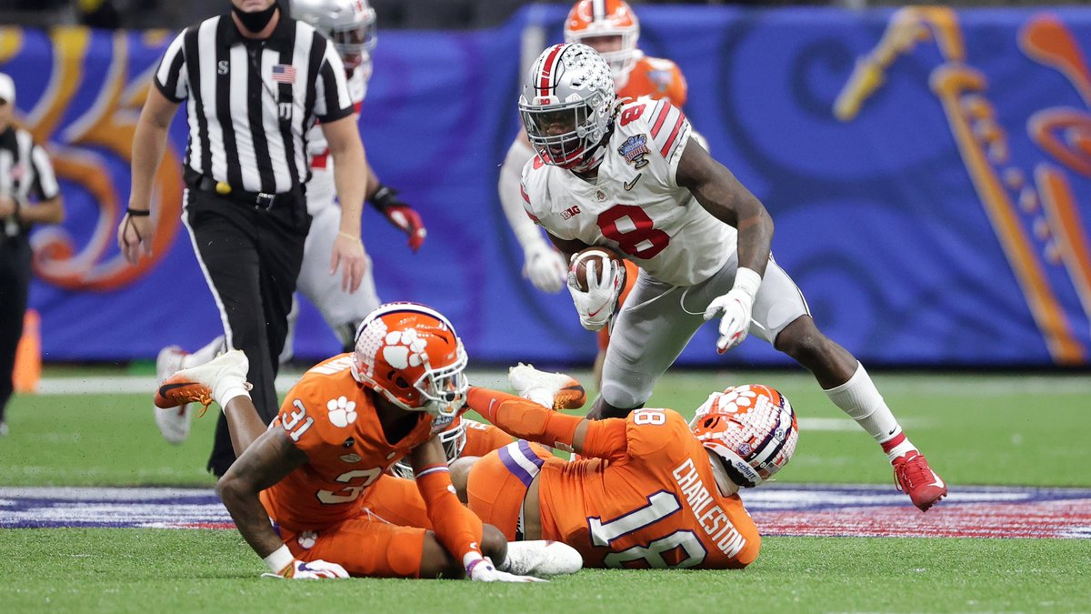 PFF_College's tweet photo. Highest career missed tackle rate in the 2021 Draft class:
1. Javonte Williams, UNC - 39%
2. Pooka Williams Jr, Kansas - 33%
3. Travis Etienne, Clemson - 32%
3. Trey Sermon, Ohio St - 32% https://t.co/HEx5ItswAe