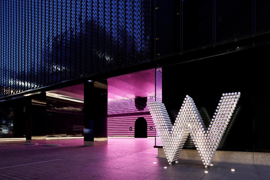 MarriottIntl's tweet photo. .@WHotels celebrates its first hotel in Japan with the opening of W Osaka. https://t.co/DgTcxfWSJE https://t.co/45zTzIplPO