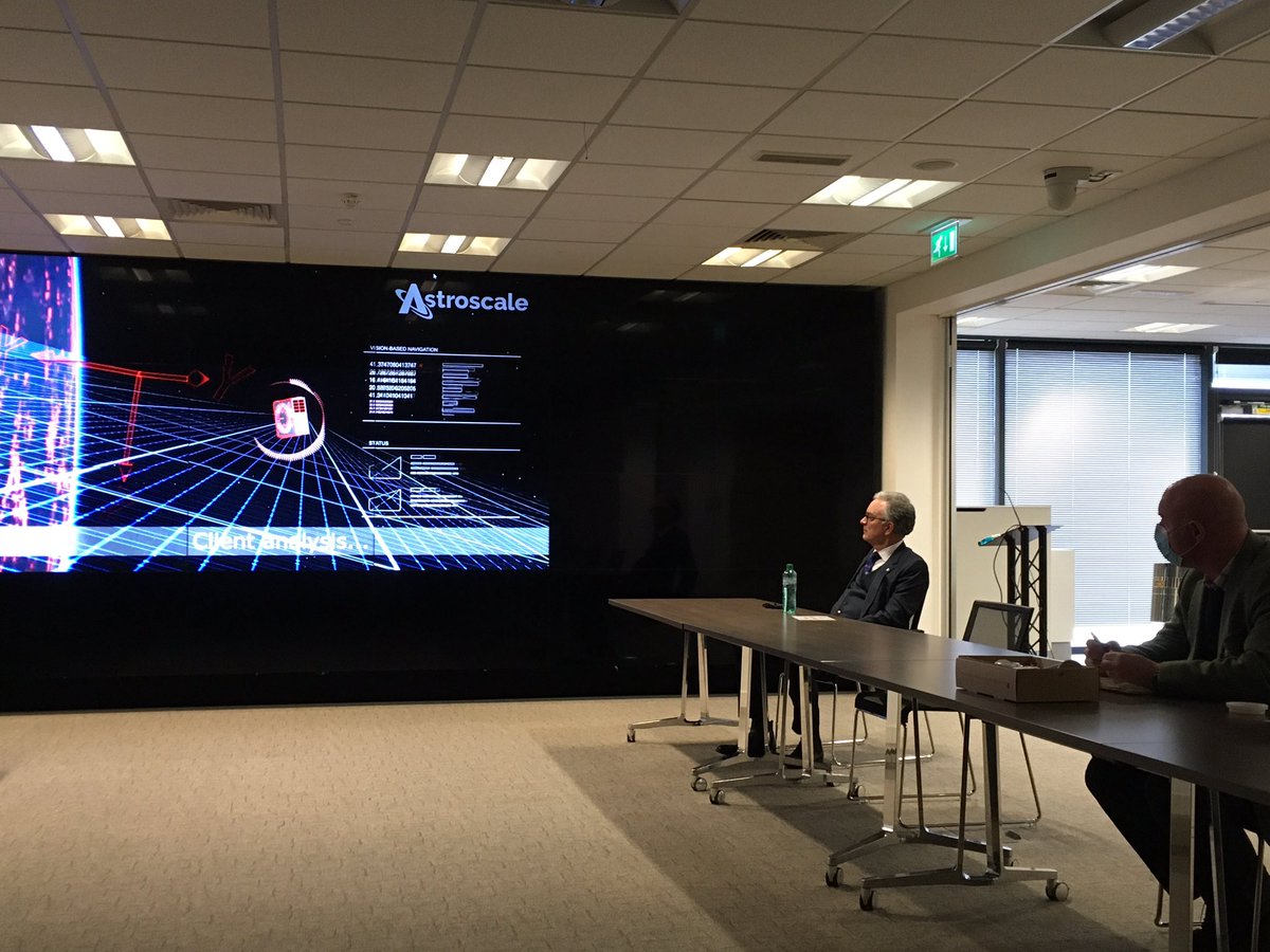 It was great to be back at the Cluster today and to introduce not one, but two Space Directors and a Space Commander to the amazing facilities, innovative companies and key organisations <a href="/HarwellCampus/">Harwell Campus</a>. If only we had had time to meet more companies! @beisgovuk <a href="/DefenceHQ/">Ministry of Defence 🇬🇧</a>