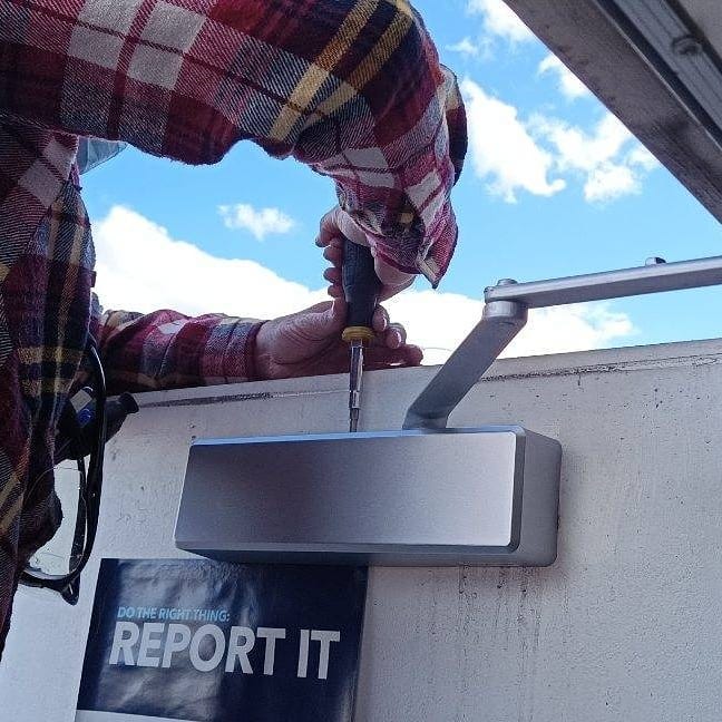 BobsLock's tweet photo. Installation of a new heavy duty commercial door closer! Call today for your commercial, automotive, and residential locks! 801-966-6767 
https://t.co/nOhTy4ofMA 
#closer #doorcloser #commercialhardware #commerciallocksmith #commerciallocks #locksmith #locks #keys #local https://t.co/lCXnoSE2Yz