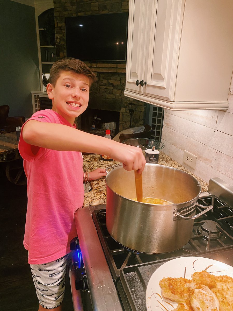 Refuse2doNothin's tweet photo. Y’all, we had the BEST time last night! So many laughs, awesome kitchen tips, DELICIOUS food &amp; such amazing company! THANK YOU for your incredible support and fun-filled spirits. Lisa, thank you from the bottom of our hearts for sharing your time with us 🤍 #foodallergyawareness https://t.co/GBOvhMPo3s