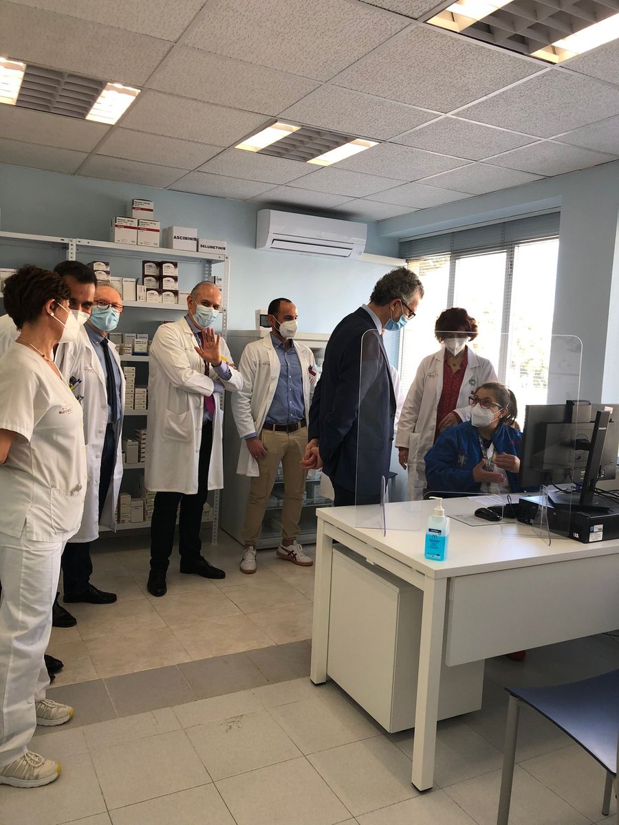 Hoy ha visitado el Consejero de Salud <a href="/Murciasalud/">Murciasalud</a> nuestra nueva consulta de Atención Farmacéutica para pacientes oncológicos en <a href="/AreaUnoArrixaca/">Área 1 Arrixaca</a> <a href="/BaezaAlcaraz/">Ángel Baeza Alcaraz</a> Orgullosos de nuestro personal y nuestro trabajo <a href="/AlbertoEspuny/">Alberto Espuny</a> <a href="/MSDiazC/">Mª Sacra Díaz</a> <a href="/JuanjoFern76/">Juanjo Fernandez</a> <a href="/LMenendez_Laura/">Laura Menendez</a>