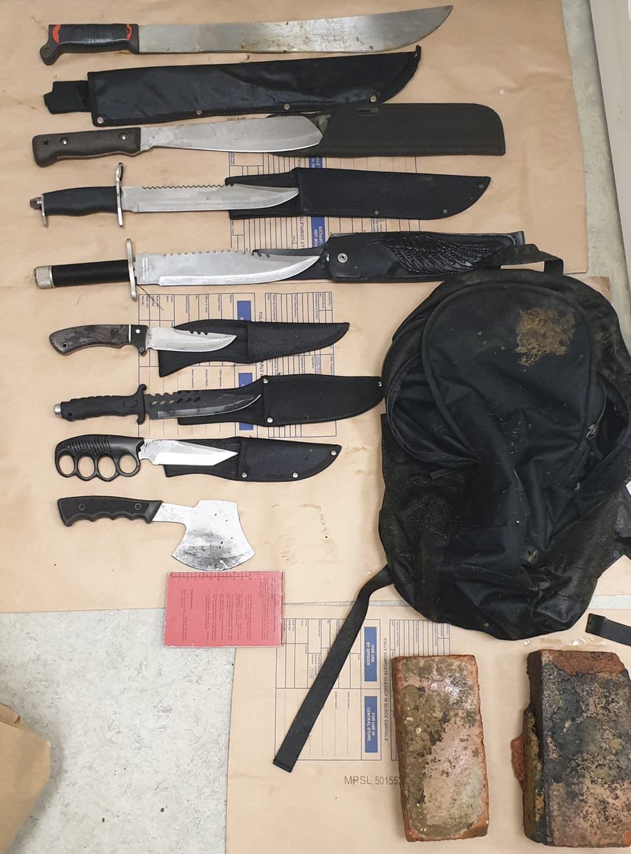 MPSWForest's tweet photo. It’s been a busy start for #ERPTC today. Earlier this set we recovered this bag of weapons. Thank you to the vigilant member of the public who called. #ResponsePolicing https://t.co/NYFPaggHTs