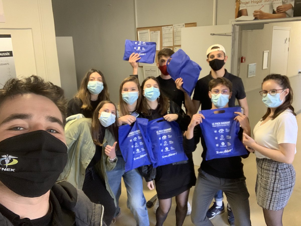 Adam__Diouri's tweet photo. LA FNEK VIENT DANS TA VILLE! 🌞

Le temps d’un tour de #Réseau pour rencontrer les #EtudiantsKinés de @montpellier_ dans leur #IFMK et leur présenter @La_FNEK et ses projets 💪🏽 https://t.co/jBAb7xMV35