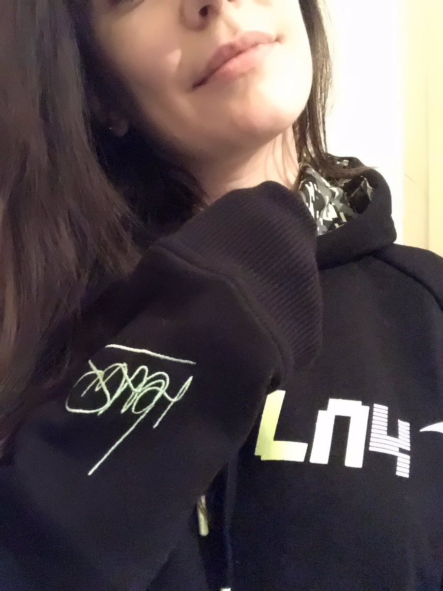 FormulaMegs's tweet image. My Lando Glitch hoodie has arrived and it’s beautiful 🖤

I love it so much, and yes I will wear it even if it is currently 30°C outside ✌🏼