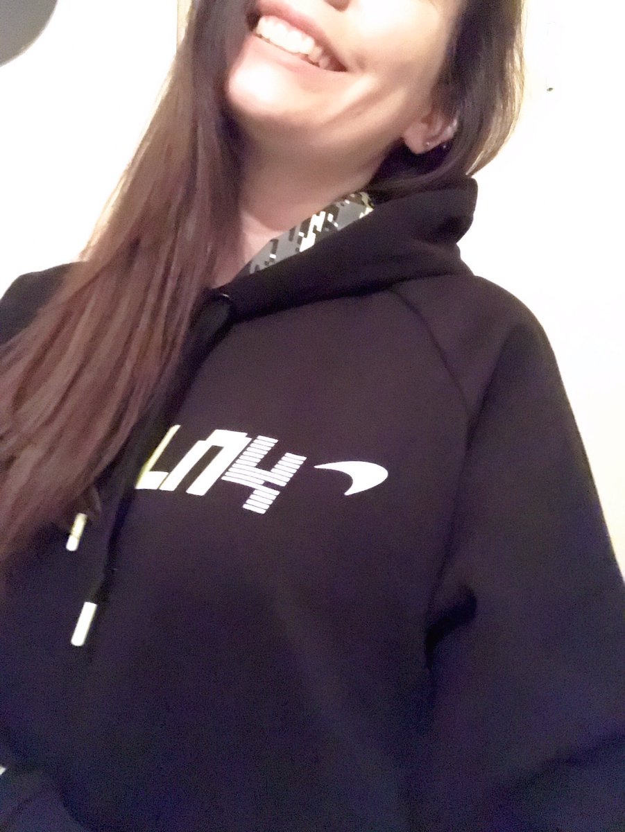 FormulaMegs's tweet image. My Lando Glitch hoodie has arrived and it’s beautiful 🖤

I love it so much, and yes I will wear it even if it is currently 30°C outside ✌🏼