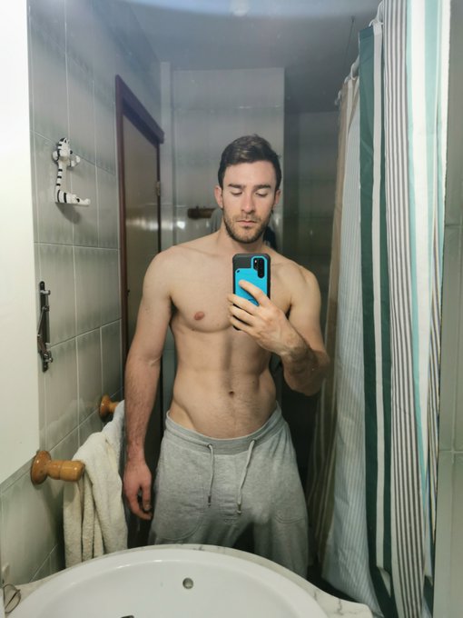 1 pic. #RT si quieres venir a la ducha https://t.co/0MYzYYwNBl<a href="/tag/rt"class="tags">#RT</a>