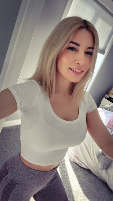 Watch Alinity's leaked NSFW photo on TwXstars