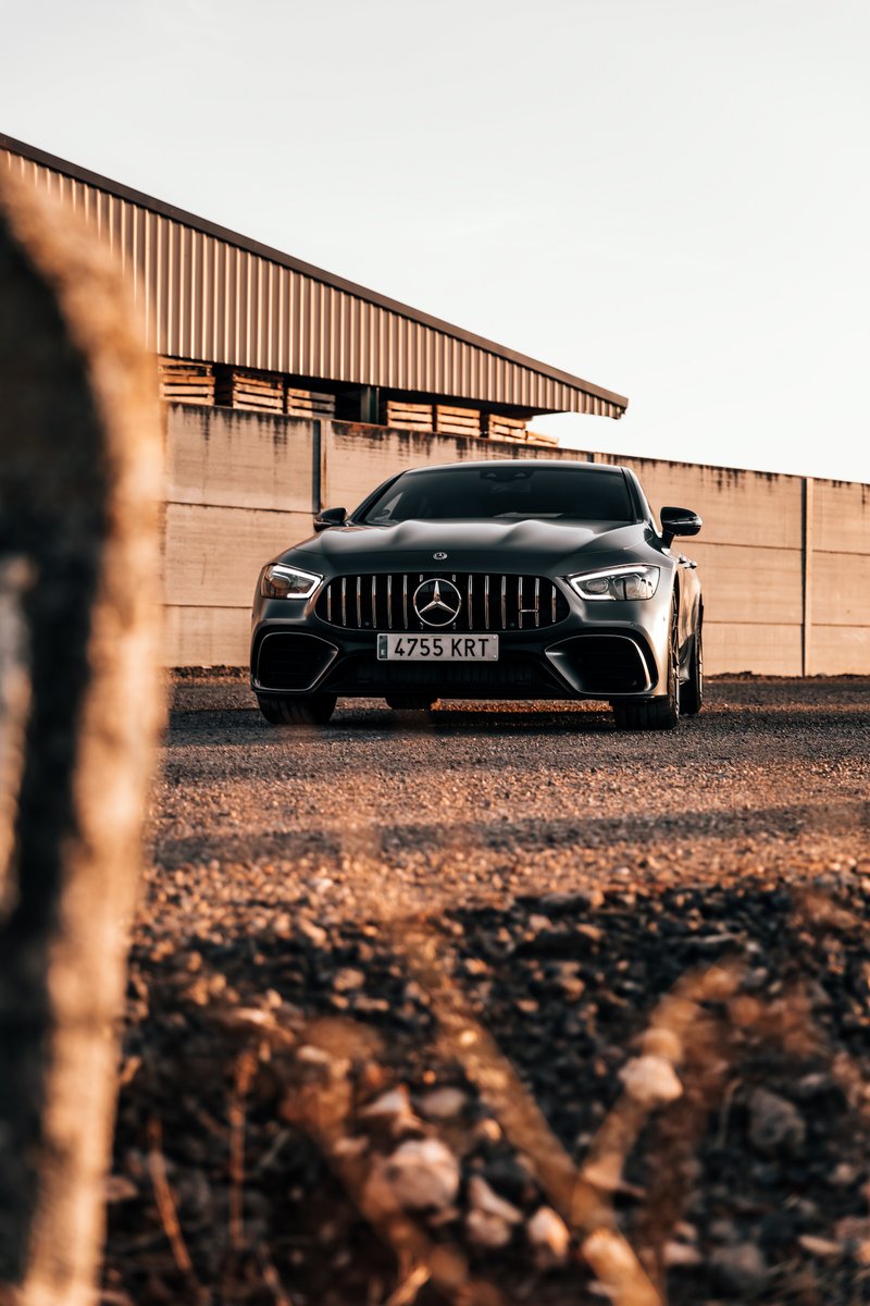 MercedesAMG's tweet photo. [Kraftstoffverbrauch kombiniert: 12,5 l/100 km | CO₂-Emissionen kombiniert: 286 g/km | https://t.co/N3yzMZ6mJd | Mercedes-AMG GT 63 S 4MATIC+ 4-Türer Coupé]

The golden hour's dream come true. 

📷  https://t.co/JlxZNU9DyX via @MBenzEspana https://t.co/T6vcont8hu