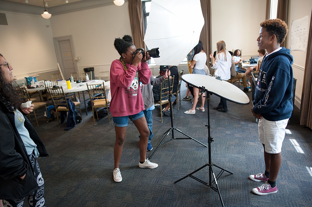 LetsGoArts_org's tweet photo. Did you know #NeighborhoodStudios applications are now open? Visit https://t.co/NrFJXzHwzL to learn more about our summer arts education program for high school apprentices! #makeartpossible https://t.co/4OH10Bz34E