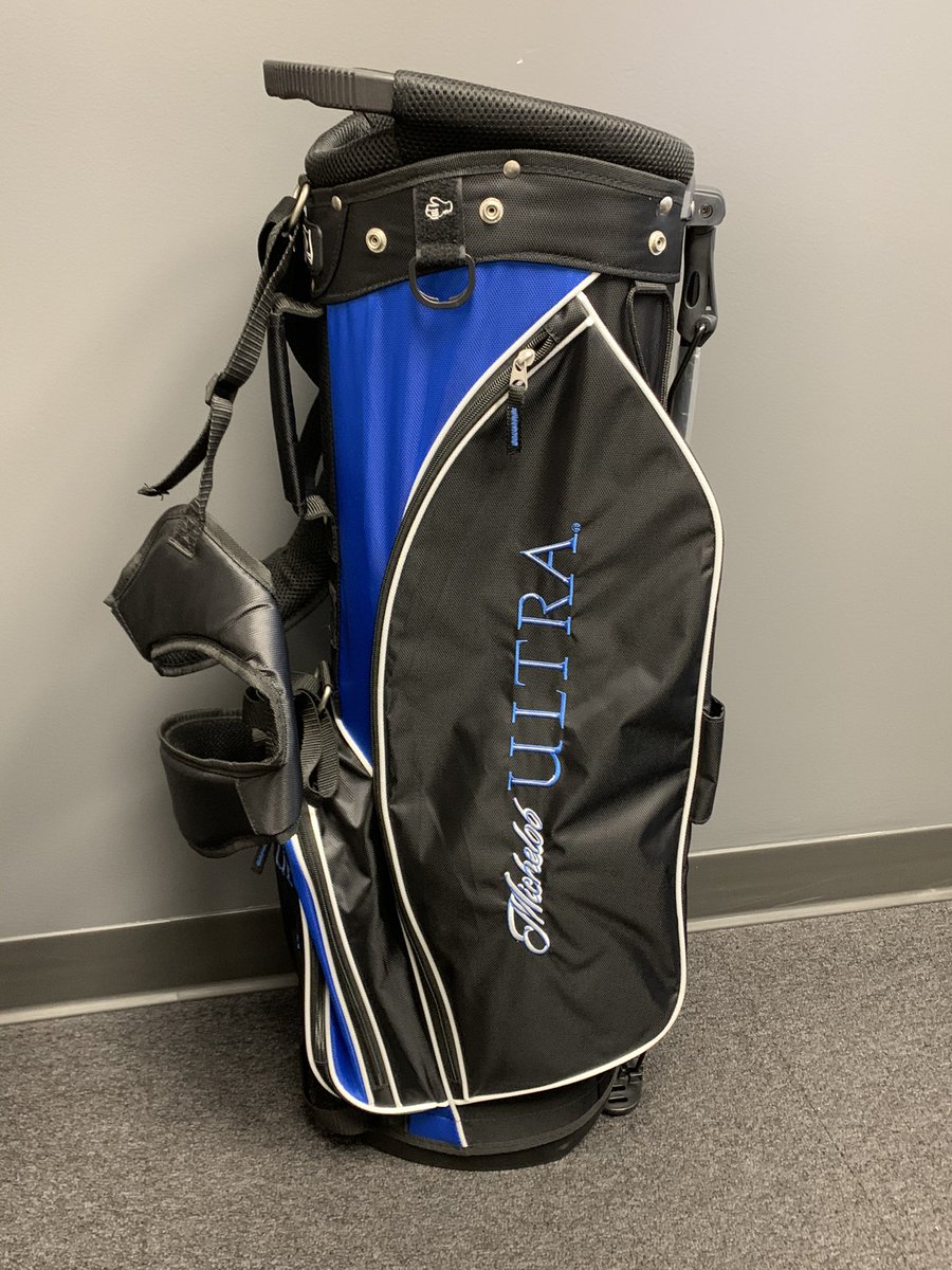 Okellysmtp's tweet image. Quote Tweet this and use Hashtag #BestBarOKellys to WIN this Bud Light Mirror (🔥☝️) &amp;amp; Golf Bag! 

Must follow: @Okellysmtp &amp;amp; @CMUBarstool 

Winner will be Announced and drawn randomly on Wednesday at 3PM. 

We need to rally from down to win this round of 32 chips! We need ya!