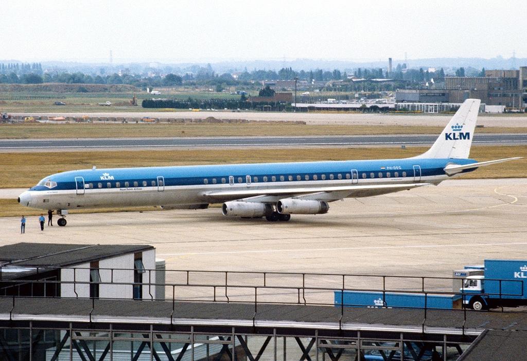 simple_flying's tweet image. #OnThisDay in 1960, Dutch flag carrier KLM operated its first jet-powered intercontinental service, when it flew a Douglas DC-8 from Amsterdam to New York. Did you ever fly on a KLM DC-8?

Photo: Tim Rees via Wikimedia Commons