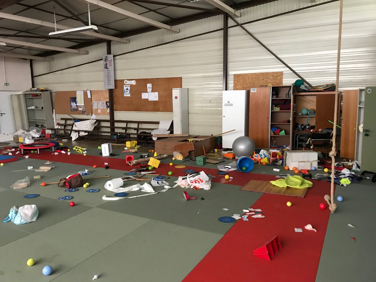 Je ne comprendrai jamais les actes de vandalisme.
Merci à l'ensemble des services qui sont intervenus pour ranger, nettoyer et réparer.
La détermination des associations et de l'équipe municipale n'est pas entamée face à cet acte isolé.