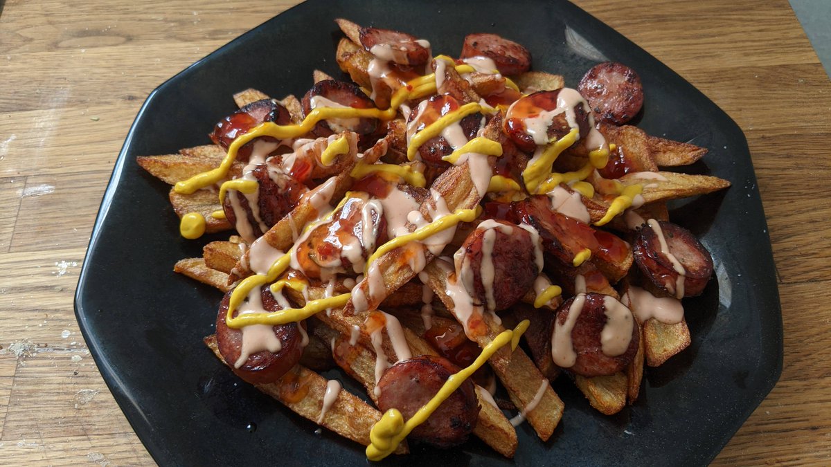 Meet salchipapas, the Peruvian French fry. Add sausage to your fries, ketchup, mustard, mayo, and aji chili sauce. 

dinnerbydennis.com/salchipapas/

#Food #foodblog #peruvianfood #perufood #salchipapas #dinnerbydennis #frenchfries #friedfood #streetfood