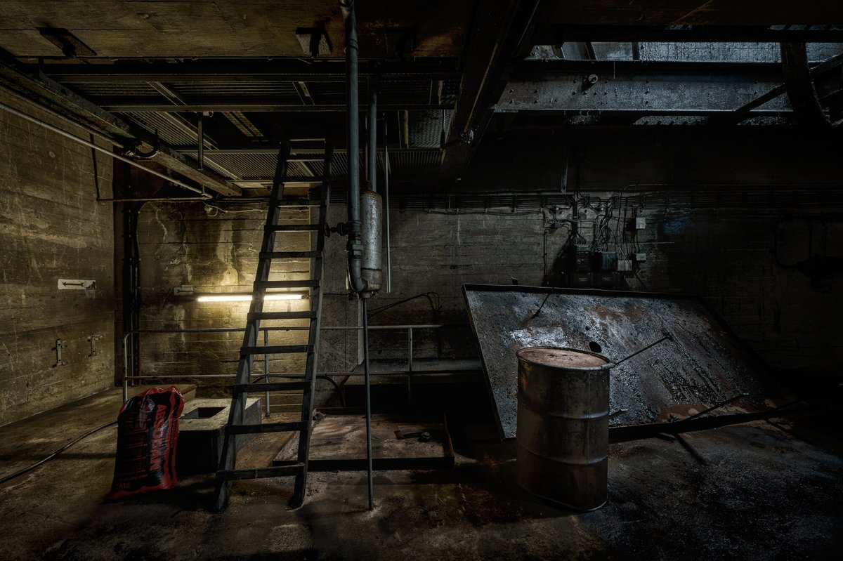 designloos's tweet photo. https://t.co/CmLeKdra1j
Urbex locatie Lake View Tower. Een verlaten fabriek met blauw water in Duitsland. Bekijk de foto's van het blauwe water op mijn website.  #urbex #urbexexploration #verlaten #blauwwater #nieuws #ad #nu #abandoned https://t.co/93P6ya2XdB