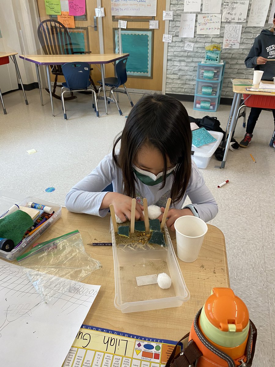 MetayerJessica's tweet image. 2nd graders building models to prevent erosion in a rainstorm!