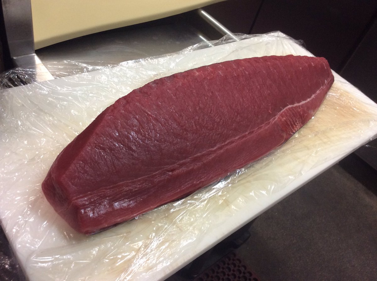 MiyaSushi's tweet photo. Got beautiful Yellowfin Tuna, Halibut, Japanese Yellowtail, Amberjack, Bay Scallops, Albacore, Calamari, Freshwater Eel. #miyasushi #sushilover #sushinoho #awesomesushi #japanesefood #chirashi https://t.co/D3tGHF2RX0