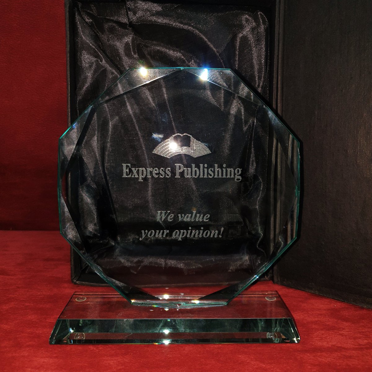Special thanks to Express Publishing 
for awarding this commemorative plaque to Mrs Asimenia Featham for her contributions to their Expert Focus Group as part of their 2020 Market Research Project. 
#Featham #MakeADifference #EnglishOurWay #MakingHistoryInELT #ExpressPublishing