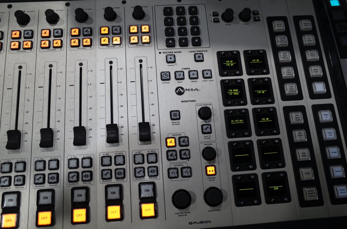 AntonioPyro's tweet photo. #PyroRadio will have these bad boys in our studios one day no matter what it takes 😍 🤓 @PyroRadio @PyroReloaded #PyroReloaded @PyroAcademy #PyroAcademy #KeepItPyro #Radio #RadioStation #Studio #RadioStudio #London https://t.co/sDkaBA5EoV