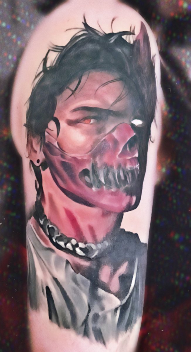 corpseykat's tweet image. ~There's an invisible voice that is talkin' to me and it's always tellin' me to kill~
.
.
I met amazing people here and i wouldnt have met them without this man, for that reason and many more he changed my life for the better and i decided to honor him by getting this tattoo!💖