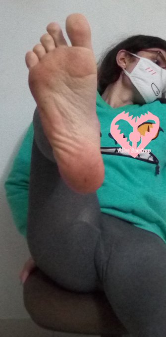 Agh, I sure am tired from all that exercise ~/// ~ #Feet #FeetPicture #Leggings #femboy https://t.co