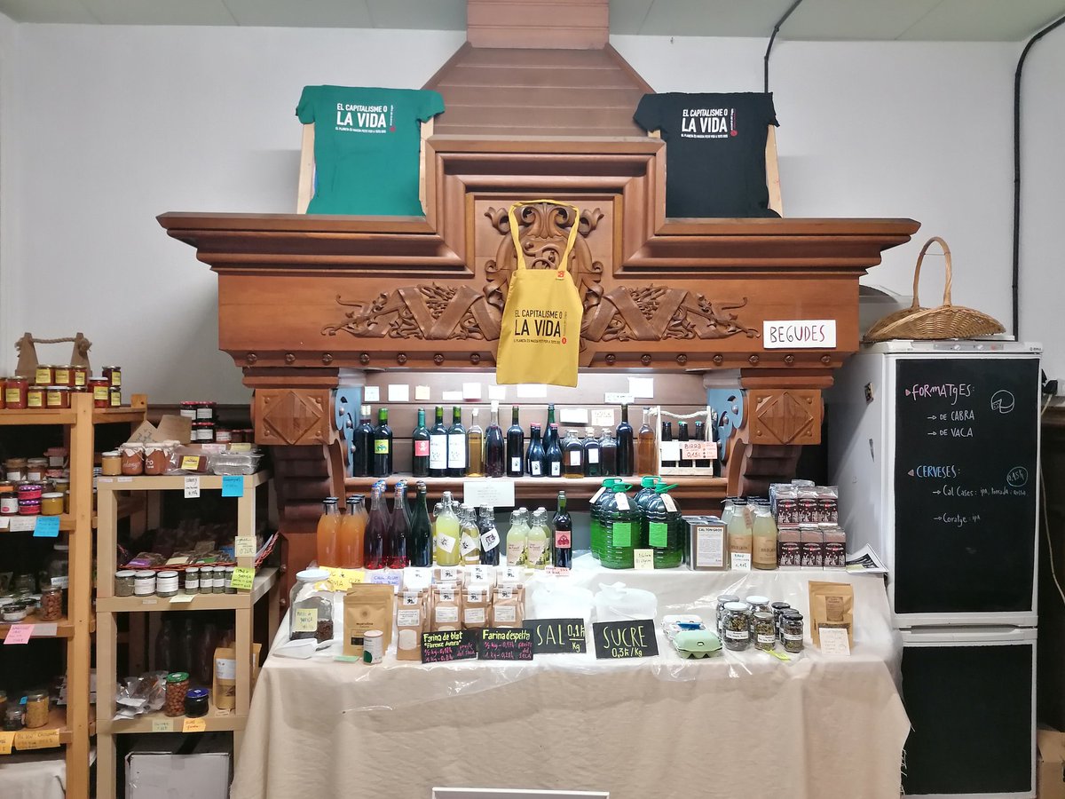 EcoxarxaBages's tweet photo. L'experiència d'una altra economia, basada en la proximitat, la sostenibilitat (i sense euros!) existeix cada dimarts al Punt d'Intercanvi https://t.co/0H2vJai4I6