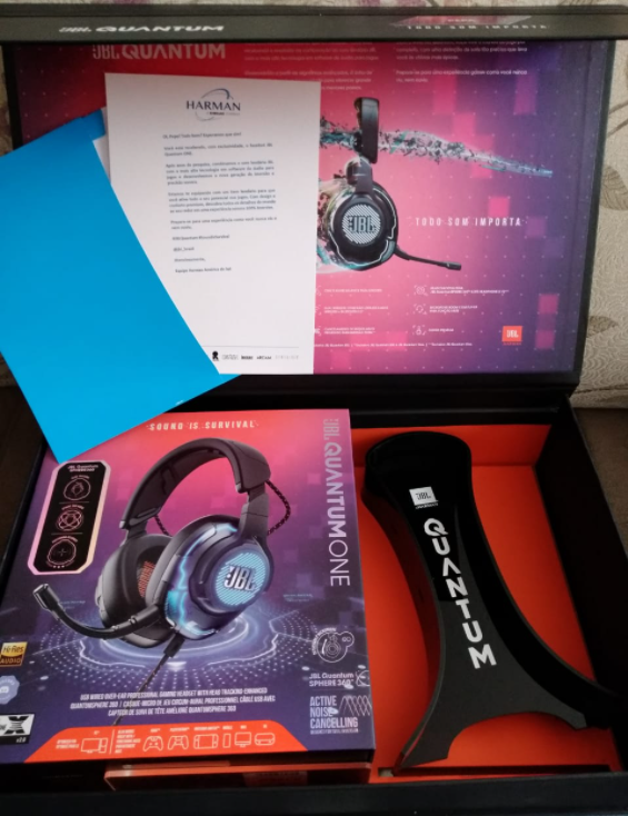 pepafps's tweet photo. Aiiiii..
Pai ta enjoado! 👀
Mt obrigado @JBL_Brasil & @paiNGamingBR pelo presentinho!! 🥺💚
#JBLBrasil #JBLQuantum #GamerHeadset https://t.co/ux72vOr00M