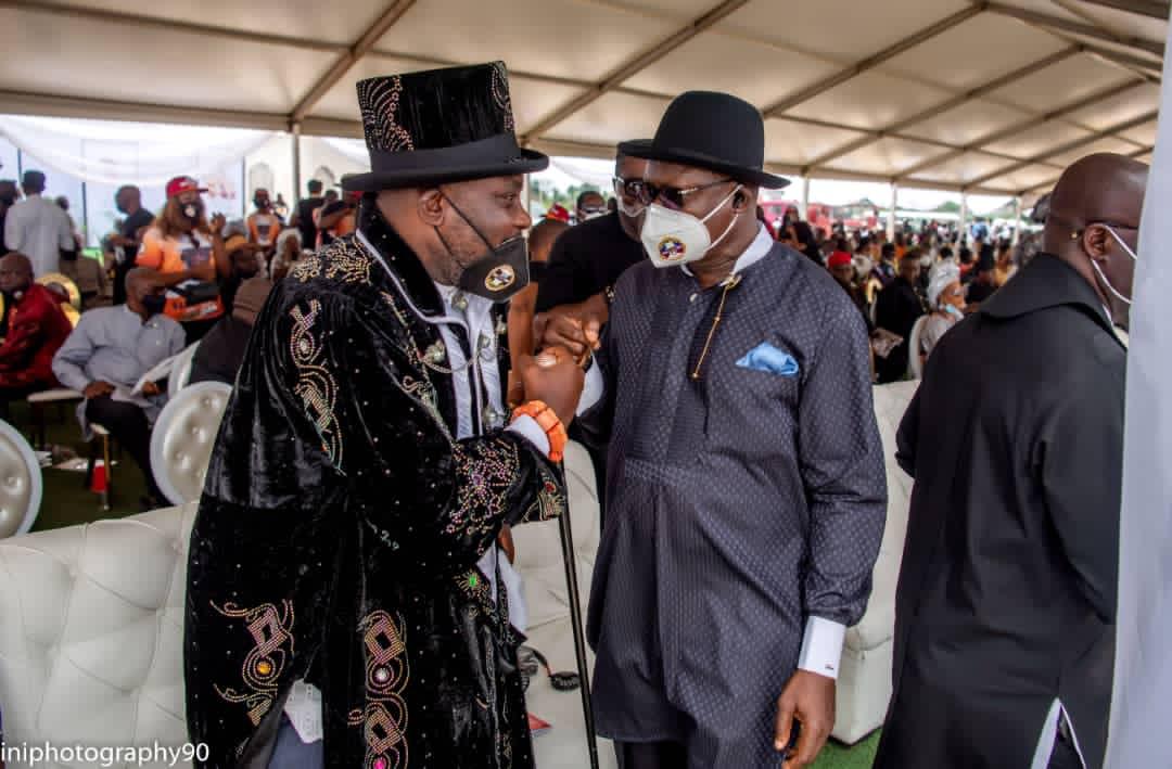ThePrincipal_'s tweet photo. 1. Last Saturday, as part of the obsequies of the departed elder statesman, High Chief  (Dr) O. B. Lulu-Briggs, OON, DCF, DSSR, the Iniikeiroari V of Kalabari Kingdom &amp; Paramount Head of Oruwari Briggs War Canoe House of Abonnema, friends and eminent personalities across Nigeria https://t.co/vQsH8nEB9U