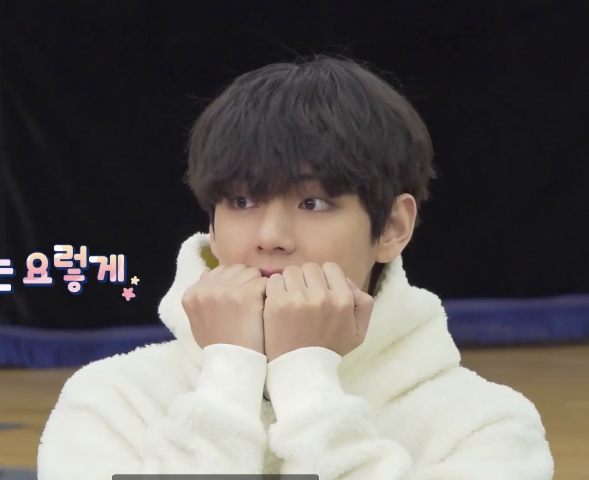 Kinoko Bts タリョラ テテグク V 寒いのか手を温めている仕草可愛かったしグクへのアピール5歳児見れた 可愛い 癒しteakook T Co Figm4abfhv Twitter