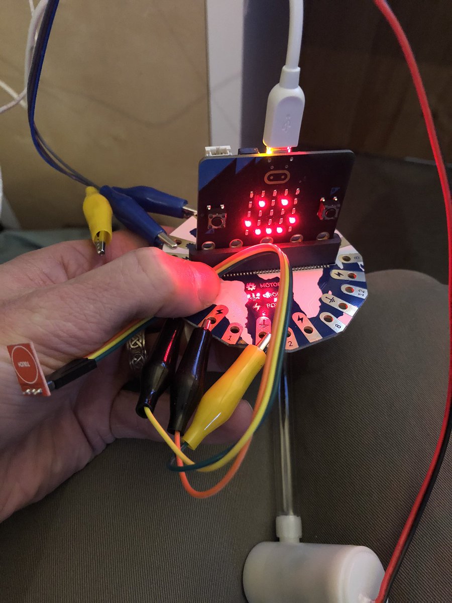 ryan_psmith's tweet image. I interpreted the “touch of a button” a little differently - I used the touch sensor and if the sensor was being touched, the pump would run until no longer being touched. #ClimateAction  @InkSmith3D @dtangred @lisaannefloyd @microbit_edu #tldsbcode #tldsblearns @CanCodeToLearn