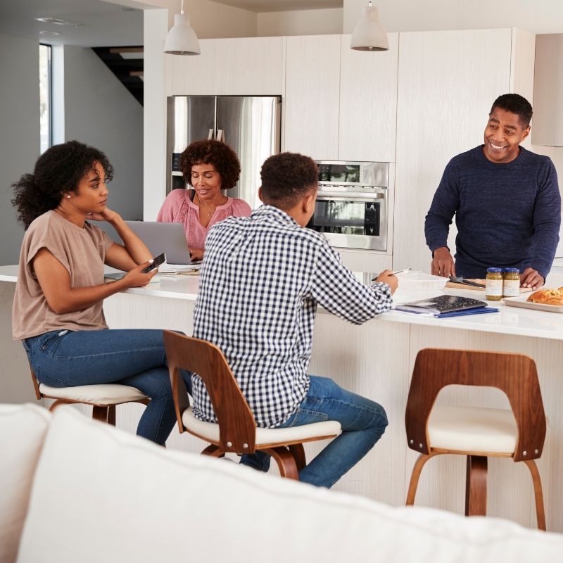 Saferoad_Ins's tweet image. Make a #WildfireActionPlan with your household so everyone knows the evacuation plan if you&apos;re threatened by a #wildfire. #HomeownerTips