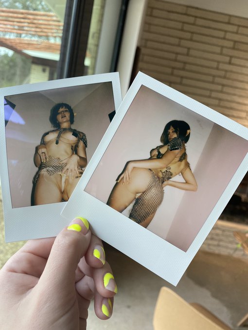 took lewd polaroids for the first time ✨ https://t.co/S5eLxI7AOr