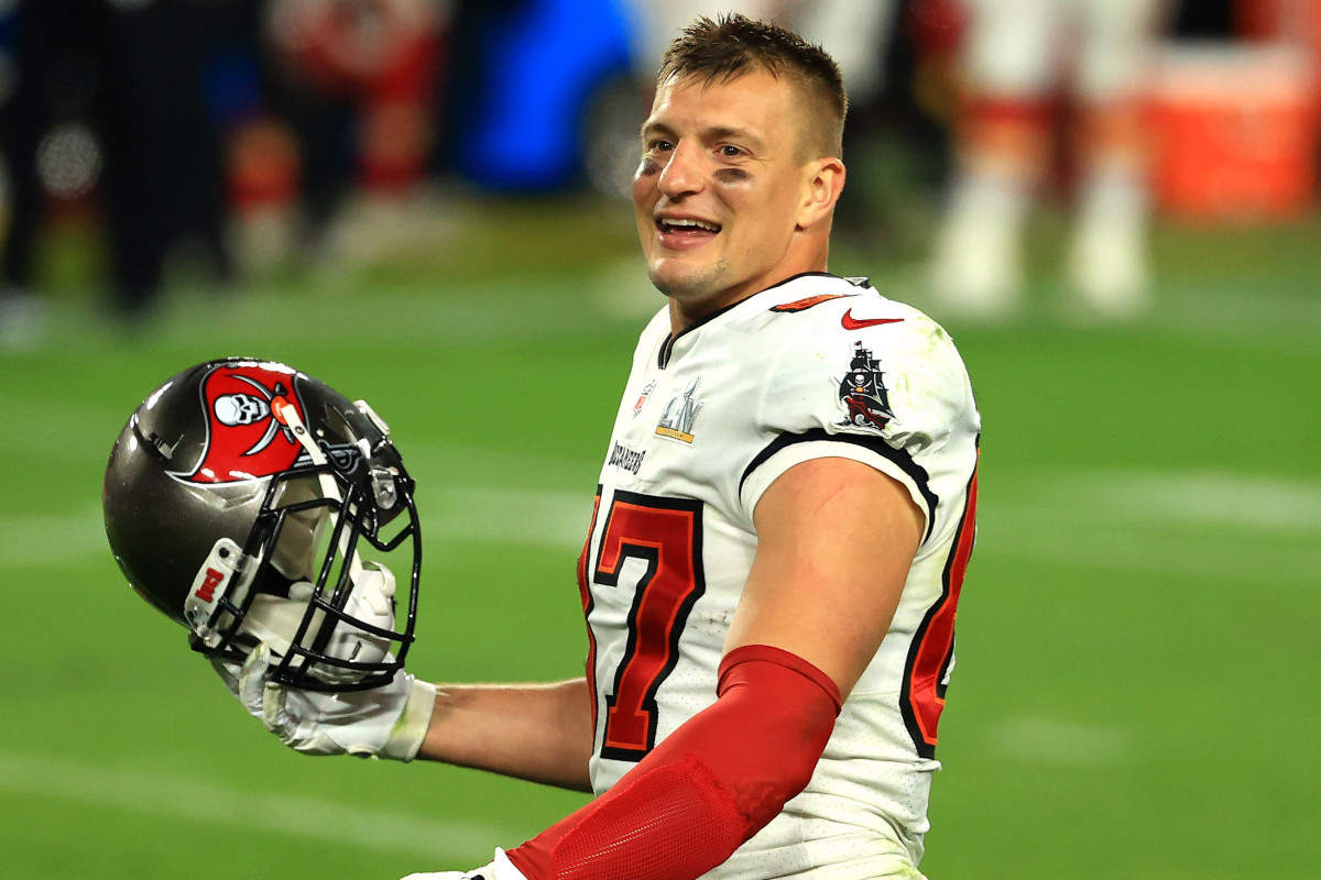 Rob Gronkowski flirted with Bills before returning to Buccaneers in NFL free agency