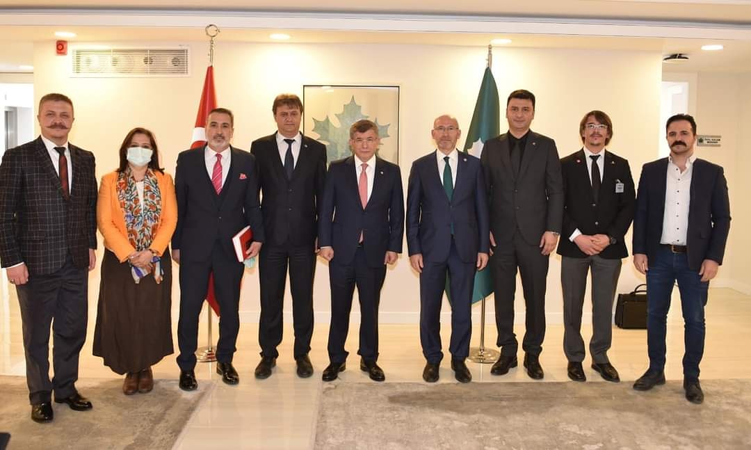 Raylı Sistemler Teknolojisi Mezunları Derneği Genel Başkanı M. Okan ÇALIOVA ve TCDD Taşımacılık A.Ş. Lojistik Çalışanları Derneği (LOÇA-DER) Genel Başkanı Zafer ORUÇ ve Genel Sekreteri Erhan Bilgiç ile birlikte