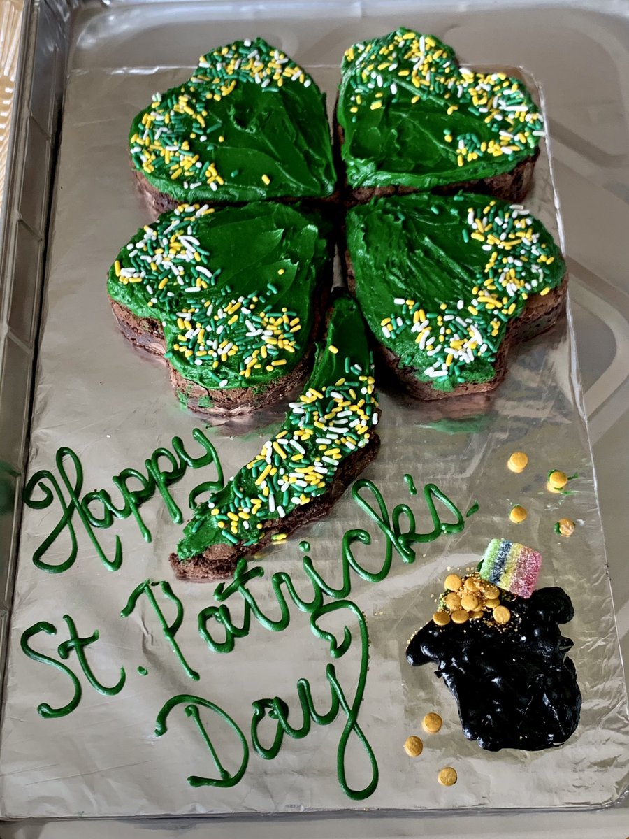 Slainté to our BVT Culinary students! Awesome brownie treat and cookies for celebrating St. Patrick’s Day! Awesome job! <a href="/BVTHighSchool/">BVT</a> @BVTculinaryarts #BVTBeavers