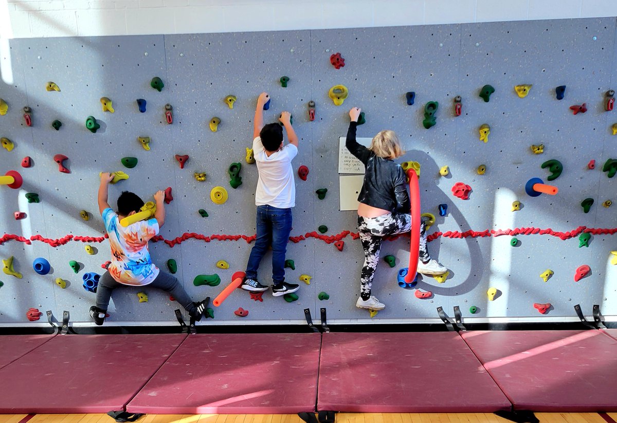 School #3 Students are LOVING the rock wall! 💪

Hr. Hodkin's class had a great time navigating the obstacle course on the rock wall recently. 😎