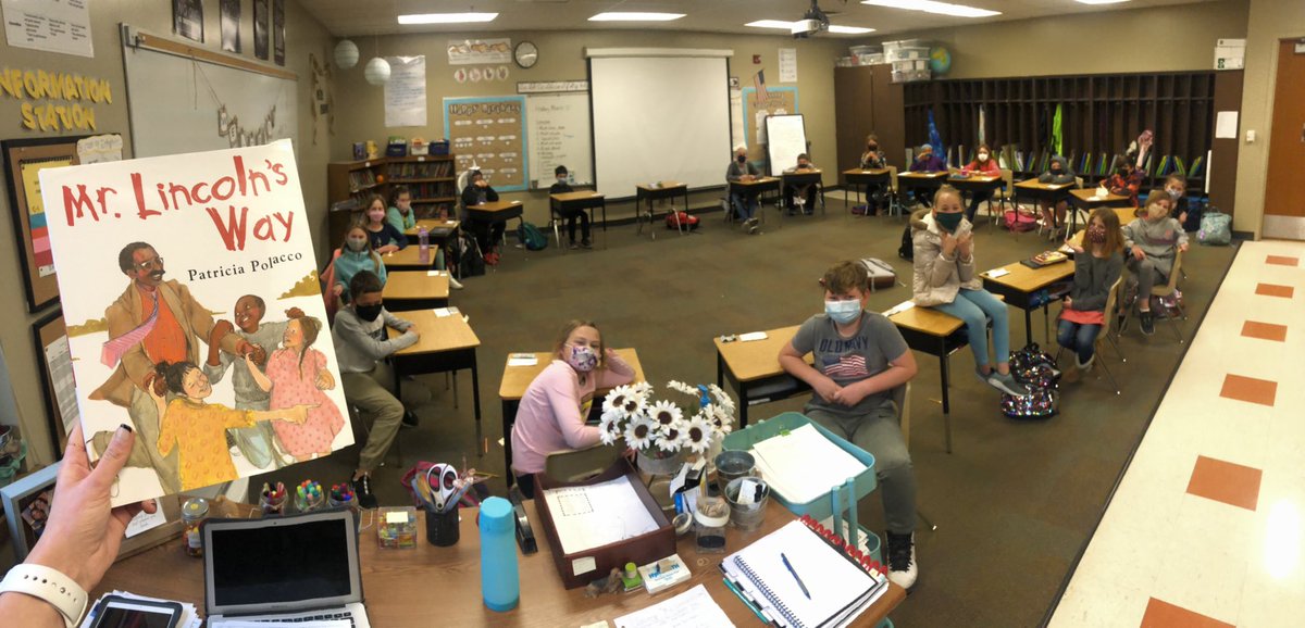 mssmith_marsh's tweet photo. We’ve been doing Socratic seminars in my class the past couple of Fridays! I love hearing the kids’ insightful and mature conversations about the texts we’re reading 📖 #4thgrade #SocraticSeminar https://t.co/WtWaWebOrg