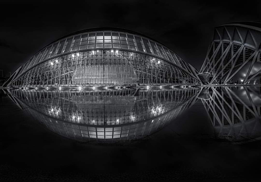 Fish eye 🙂
#light #ig_captures #ig_shotz #ig_travelerworld #ig_architecture #cityscapes #ig_nightphotography #ig_spain #abstract #abstractarchitecture #design #monochrome #modern #architecturelovers #abstractart
instagram.com/p/CMfghpXgJqE/…