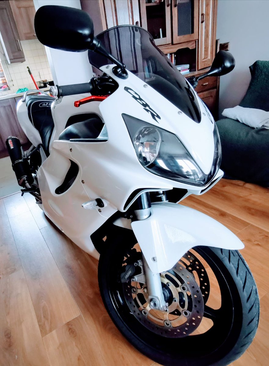 FREE BIKE GIVEAWAY 🏍

I've teamed up with @CompetitionsA1 to give away this beautiful CBR 600F4I 🏍 🏍

All you have to do is follow @CompetitionsA1 and RT

Winner will be picked randomly as soon as our Instagram reaches 20k and our Facebook 50k