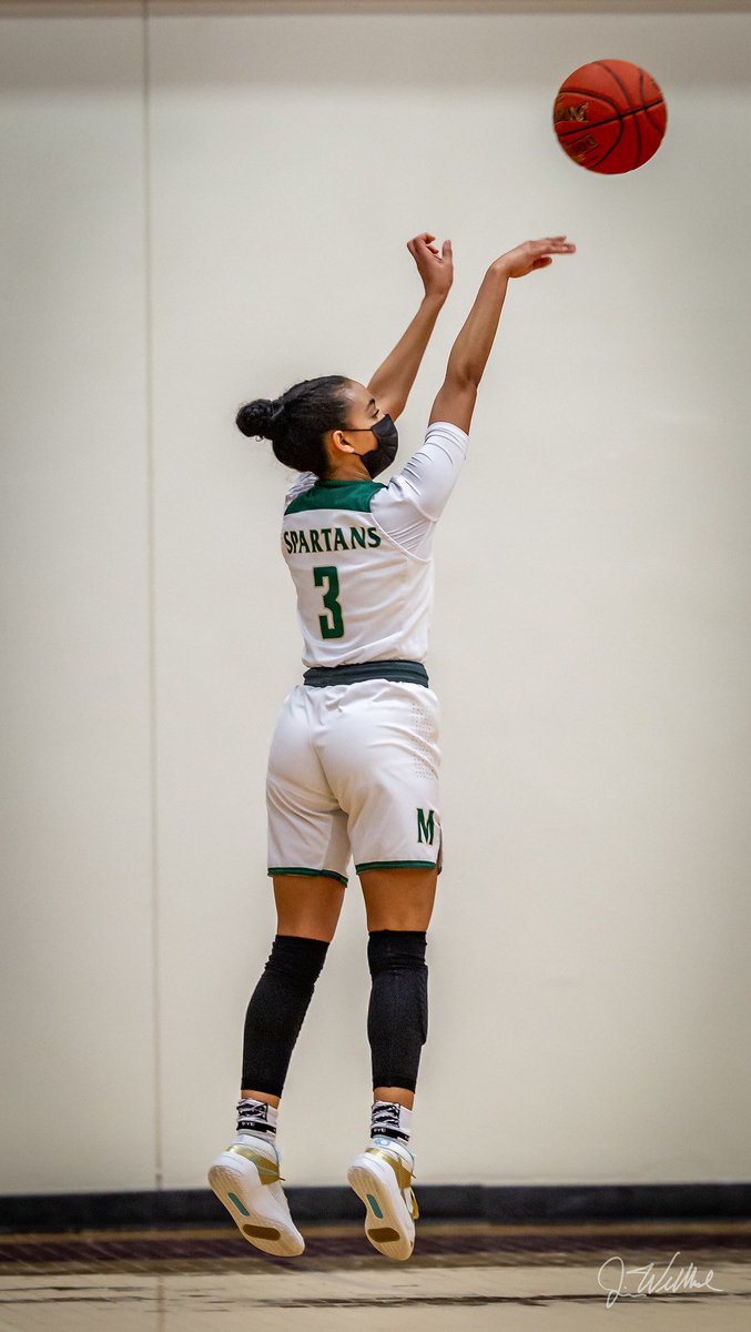 MayoGBB's tweet image. Congrats to @mullk_h for being selected as Big 9 All Conference!!!