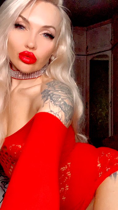 Do you love red color? #ladyinred https://t.co/aae82jItwO<a href="/tag/ladyinred"class="tags">#ladyinred</a>