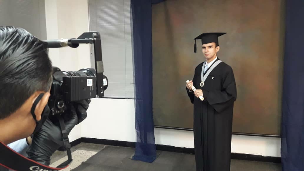 UNICAeduve's tweet photo. || FIRMA DE ACTA DE GRADO ||
LXVIII PROMOCIÓN

La Universidad Católica Cecilio Acosta se siente orgullosa de felicitar y desear grandes éxitos en el camino a nuestros próximos egresados de la Promoción LXVIII.
¡Éxito a nuestros nuevos profesionales!

#GradoUNICA #PromoUNICA https://t.co/yyGXw9yFgk